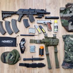 Lot airsoft r&eacute;plique longue + r&eacute;plique de poing + tenues et protections