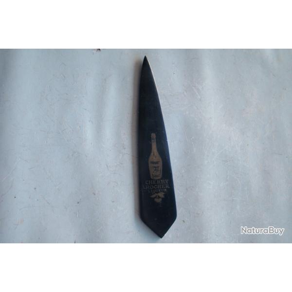 OUVRE LETTRES/ COUPE PAPIER CHERRY ROCHER LIQUEUR