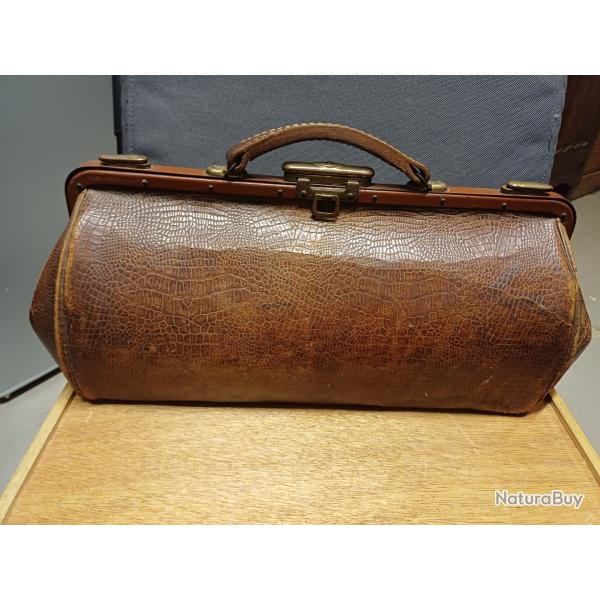 Superbe ancienne sacoche de m�decin en cuir de crocodile - d�but XX�me si�cle