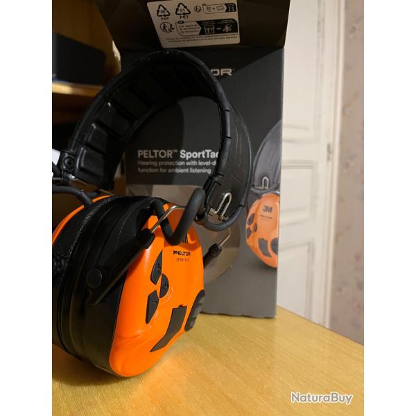 Casque PELTOR Sport Tac, servi une fois avec sa bo�te, sa notice et deux coques