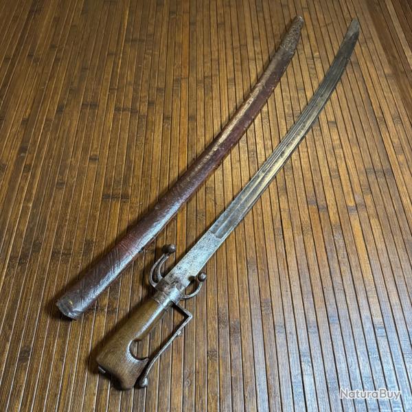 SABRE NIMCHA CORNE DE RHINO LAME GRAV�E DANS SON FOURREAU XVlll �ME MAROC