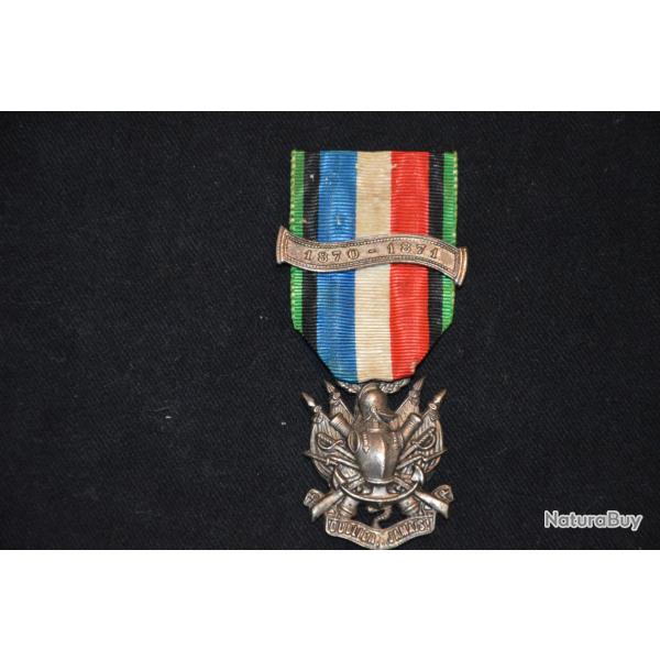 MEDAILLE DES VETERANS ARMEE DE TERRE ET DE MER-AGRAFE 1870/71-OUBLIER...JAMAIS