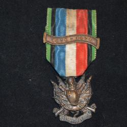 MEDAILLE DES VETERANS ARMEE DE TERRE ET DE MER-AGRAFE 1870/71-OUBLIER...JAMAIS (2)