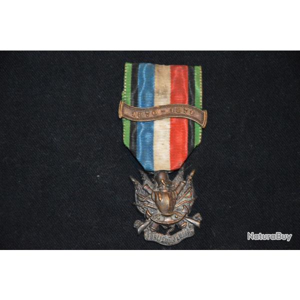 MEDAILLE DES VETERANS ARMEE DE TERRE ET DE MER-AGRAFE 1870/71-OUBLIER...JAMAIS (2)