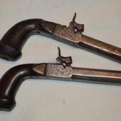 PAIRE DE PISTOLET DE GOUSSET A PERCUSSION EPOQUE XIX&deg;-PAIR OF PERCUSSION PISTOLS CIRCA 1830.