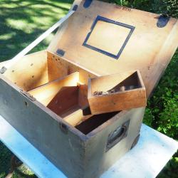 Caisse de cordonnier couleur sable 1944 provenance NORMANDIE 1944 ref SCH22COR001