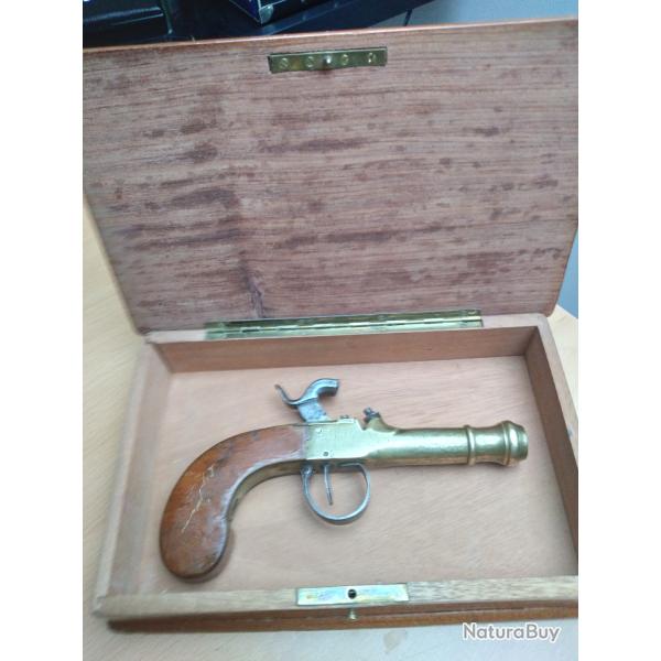 Pistolet ELG Marine � coffre. Epoque Napol�on III - II� Empire dans sa boite acajou