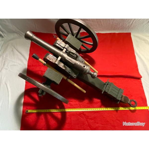R�plique d'un canon du premier Empire fait par un armurier et tire en poudre noire