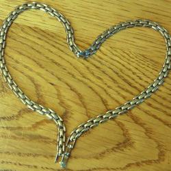 SUPERBE CHA&Icirc;NE RAS DU COU PLAQUE OR = 42cm - UNE IDEE CADEAU POUR JEUNE FILLE OU JEUNE FEMME SVELTE