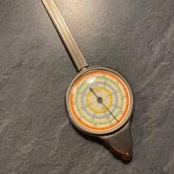 Curvim&egrave;tre ancien (Allemagne) permettant de mesurer les distances sur les cartes