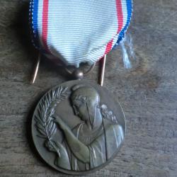 m&eacute;daille de la reconnaissance fran&ccedil;aise bronze 39/45