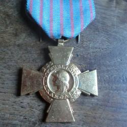 m&eacute;daille croix du  combattant / br
