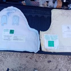 Ench&egrave;re lot de 2 plaques balistiques 3a contre les armes de poings et les lames 60x40 cm et 52x40 cm