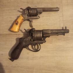 Deux  revolvers a broche ( 1 � sans r&eacute;serves)