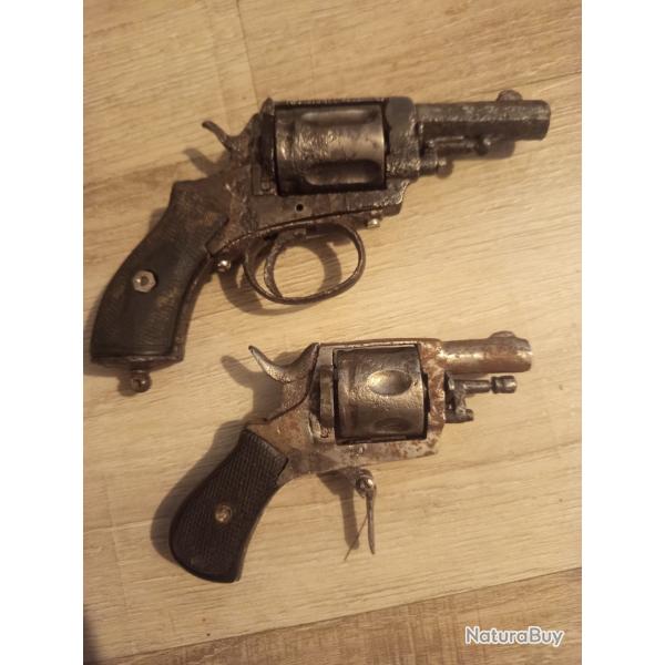 Deux revolvers bulldog 380 .320 ( 1 � sans r�serves)