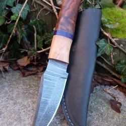 Puukko Couteau Damas Lame 256 Couches Lame Harpoon Manche Bois Rose Fabric Artisan Etui Cuir