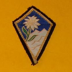 INSIGNE EN TISSU : 27&deg; Division d'Infanterie Alpine, BON &nbsp;ETAT VOIR PHOTO&nbsp; . POUR TOUT RENSEIGNEMENT