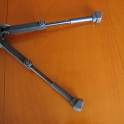 Bipied UTG, haut: 22 &agrave; 30 cm, acier avec rev&egrave;tement caoutchouc.
