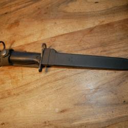 Ba&iuml;onnette de FAMAS second type DLT 01 83 et fourreau DLT 01 83