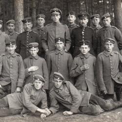 CPA -Photo - Un Groupe Soldats Allemand - N&deg;4520