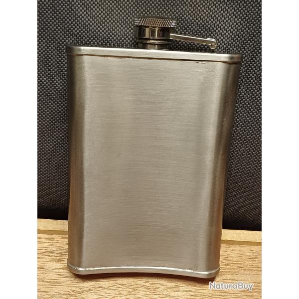 Flasque � alcool - whisky, bourbon, rhum, gin, vodka, etc - en acier - TBE - 23 cl