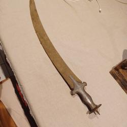 Sabre indien talwar colonie britannique. 19 &egrave;me.