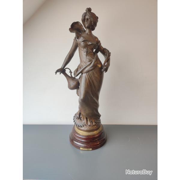 �norme sculpture en r�gule sign�e Auguste Moreau intitul�e Industrie