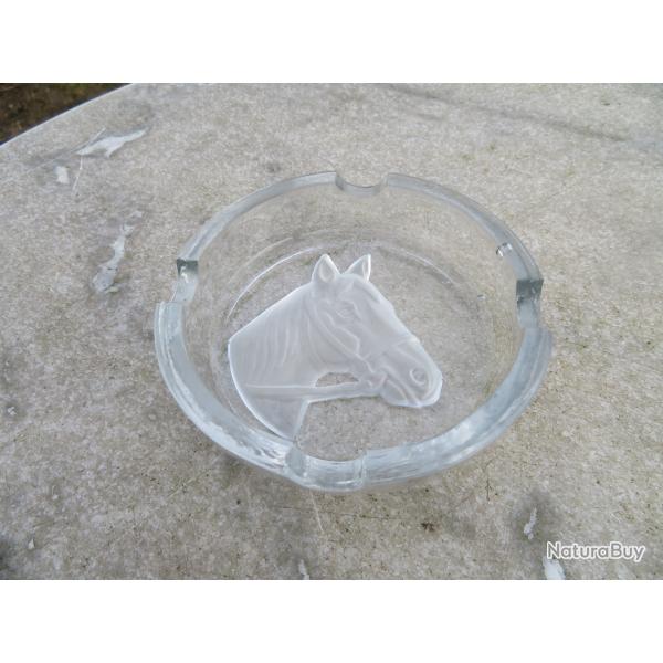 Cendrier vintage en verre press� moul� � d�cor de t�te de cheval en verre d�poli - FRANCE(Vers 1960)