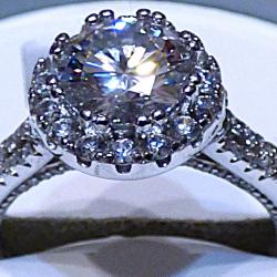 MERVEILLEUSE BAGUE DE FIANCAILLES TAILLE 59 + SUPERBE DIAMANT CENTRAL ( MOISSANITE ) DE 1,00 Carat