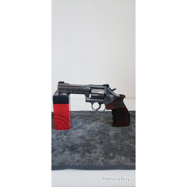 Smith & Wesson 617 4 pouces 10 coups crosse bois match droitier