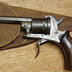 Ancien revolver belge &agrave; broches de type Lefaucheux 6 coups cal. 7 mm + &eacute;tui en cuir