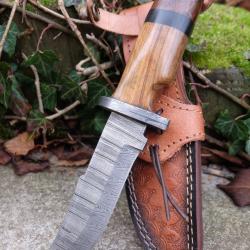 Skinner Couteau de Chasse Damas Lame & Garde 256 Couches Manche Bois Fabric Artisanale Etui Cuir