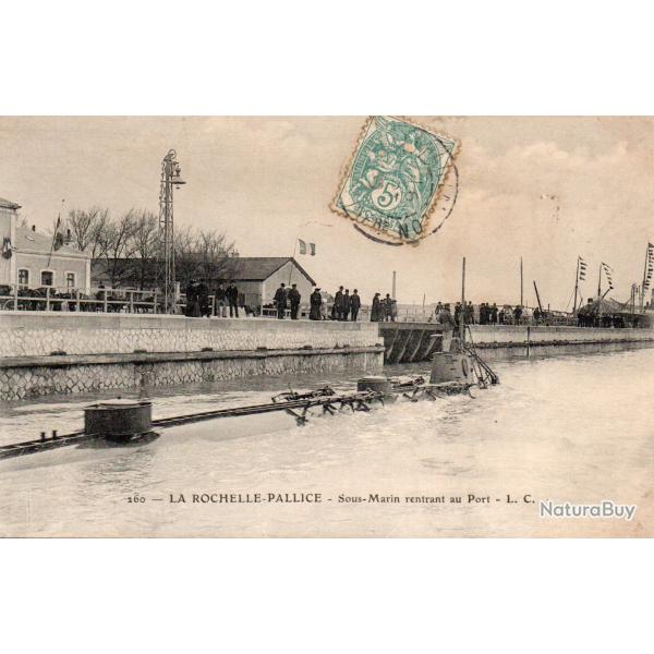 CPA - Marine de Guerre- LA ROCHELLE-PALLICE - Sous-Marin rentrant au Port -N�4544