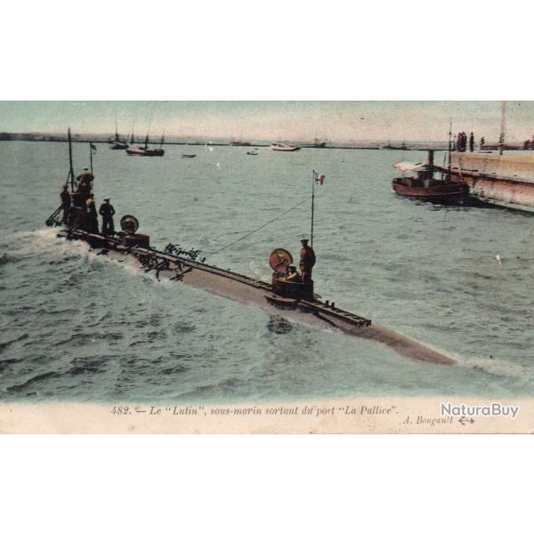 CPA - MARINE de GUERRE - Le Sous-Marin sortant du port " La Pallice "  -N�4545
