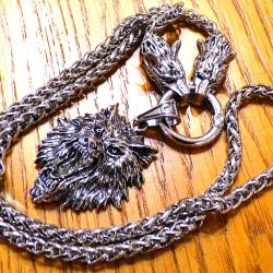 MAGNIFIQUE PENDENTIF T&Ecirc;TE DE LOUP ARGENTE+CHA&Icirc;NE AVEC 2 T&Ecirc;TES DE LOUPS MORDANT L'ANNEAU DU PENDENTIF
