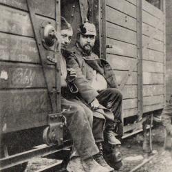 CPA - MILITARIA 1914-1918 - Blesses Fran&ccedil;ais avec leur Troph&eacute;es -N&deg;4548