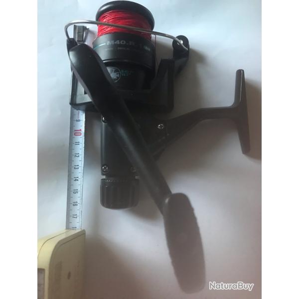 Sp�cial carnassiers. Fil rouge. Gros moulinet solide et massif pour le combat