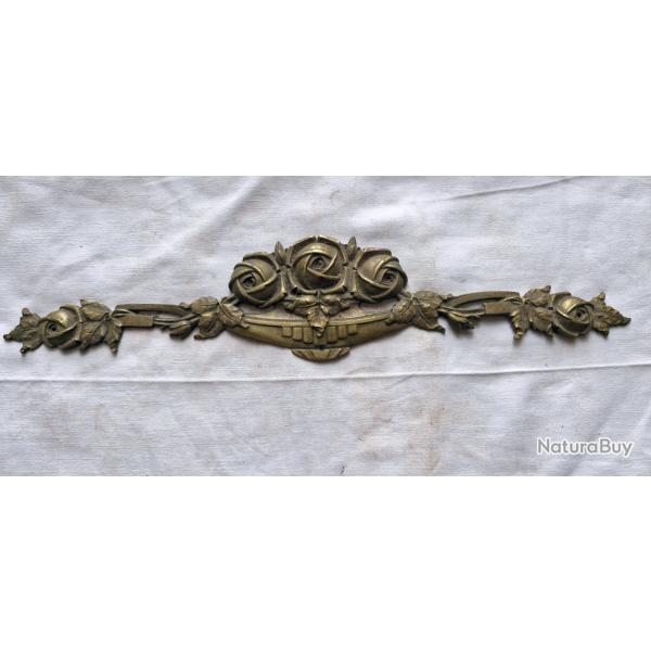 Tr�s ancienne rosace en laiton massif, largeur 38cm