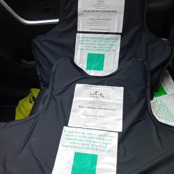 Ench&egrave;re lot de 2 plaques balistiques contre les armes de poings et les lames HAWK 46X30 et 42x34 cm