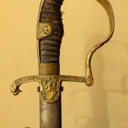 beau sabre  de cavalerie peut etre ????
