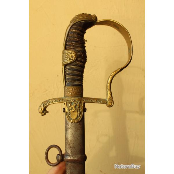 beau sabre  de cavalerie peut etre ????
