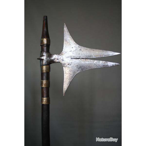 Hache Indienne dite bulova - Nord-Est de l'Inde, 19�me si�cle