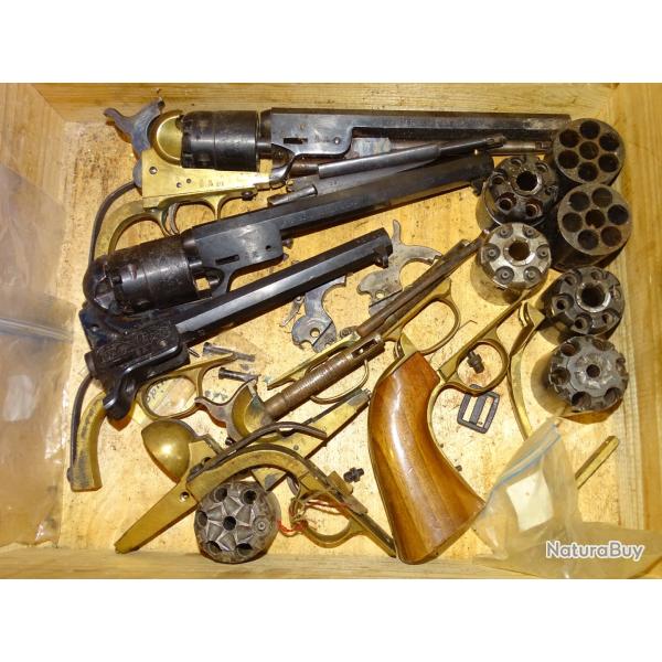 Lot de pi�ces d�tach�es revolver , Brescia ,ubeti,euroarms , canons,carcasses ,barillets ect.
