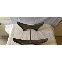 Ancien support de tonneau en fonte m&eacute;tal