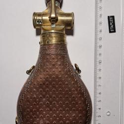 Grande POIRE A POUDRE Sign&eacute;e  BOCHE A PARIS &agrave; graduations