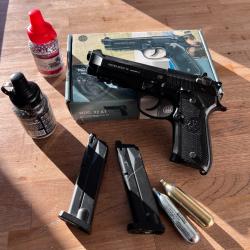 Pistolet CO2 Umarex Beretta Mod. 92 A1 semi auto 4,5 mm BB + accessoires