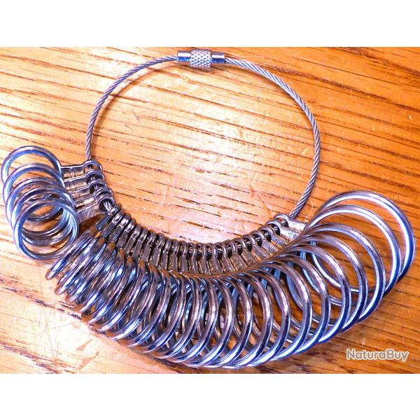 SUPERBE BAGUIER NEUF EN ACIER INOX TRES SOLIDE- PERMET LA MESURE DES DOIGTS EN CAS D'ACHAT DE BAGUES