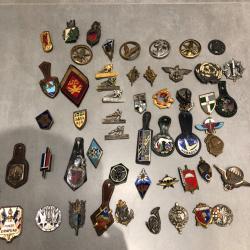 Lot d'insignes Algerie et apr&egrave;s