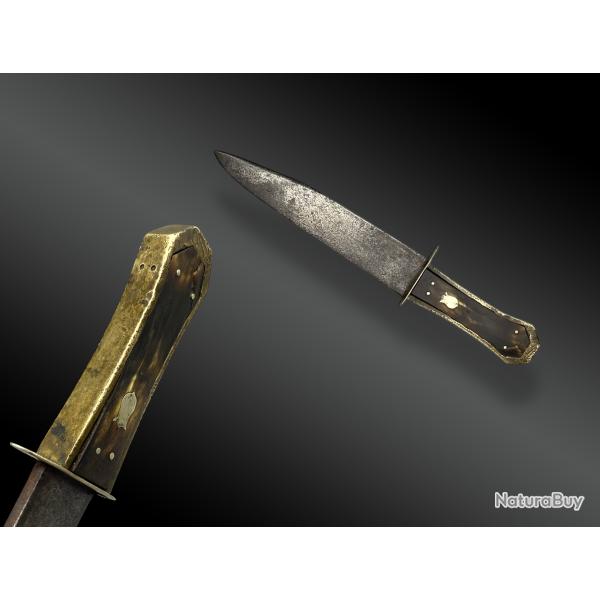 COUTEAU BOWIE POIGN�E CERCL�E DE LAITON Etats-Unis, XIX�me si�cle