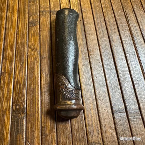 PI�CE �P�E - SABRE FUS�E EN CORNE ET POMMEAU BRONZE AUX FEUILLES DE CH�NES ET LAURIERS